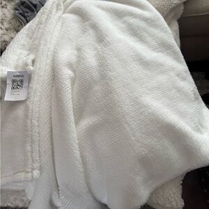 UGG Snow White Double-Faced Blanket